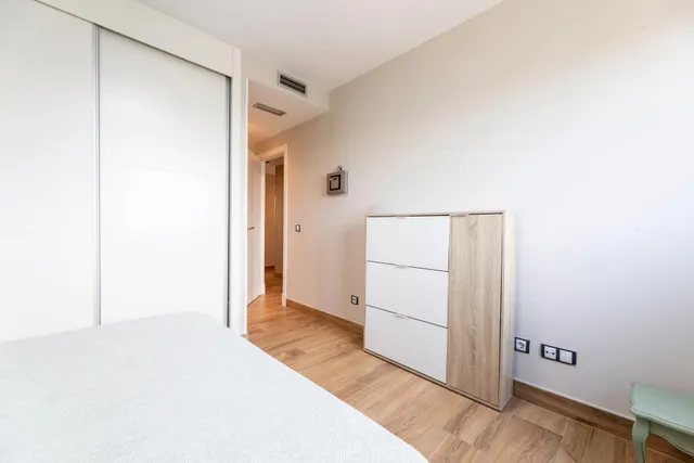 ÁTICO CON TERRAZA, GARAJE Y TRASTERO EN ADELFAS – 2 DORMITORIOS, 2 BAÑOS, PISCINA Y GIMNASIO — 18