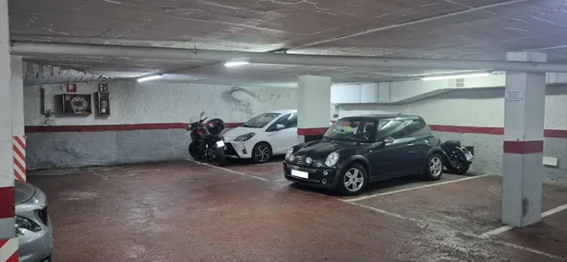 Exclusiva plaza de parking en Sarrià, comodidad, amplitud y excelente ubicación — 22