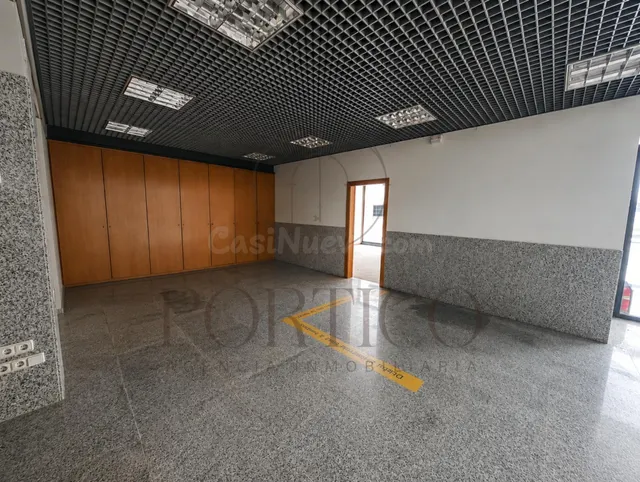 Amplio local comercial con gran visibilidad y escaparate acr - foto 5