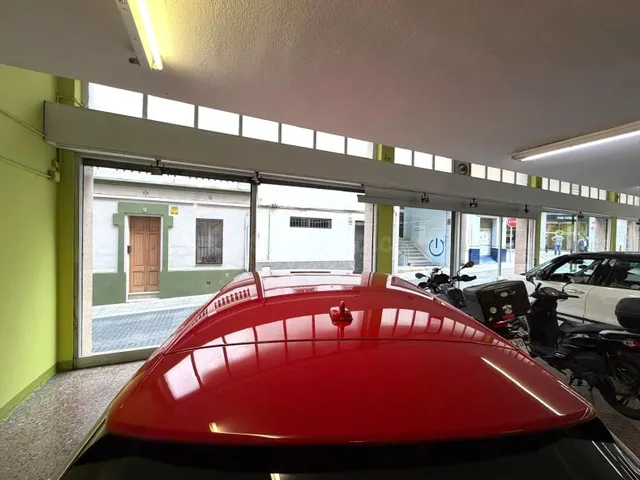 Amplio Local Comercial en el Centro de Santa Coloma de Gramanet por €290,000 — 5