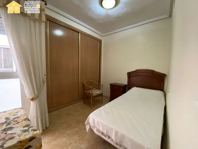 Vivienda de 3 dormitorios en alquiler de larga estancia en El Altet, Elche. — 20
