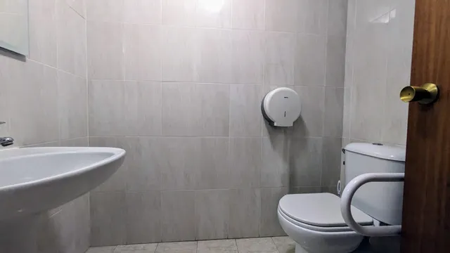 PISO EN EL CENTRO DE FUENGIROLA CON 4 DORMITORIOS APTO PARA CLÍNICA DENTAL — 13