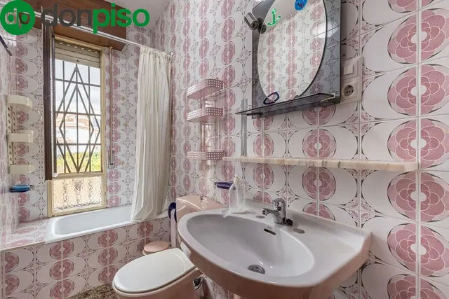 Gran casa con parcela y piscina en Cájar — 20
