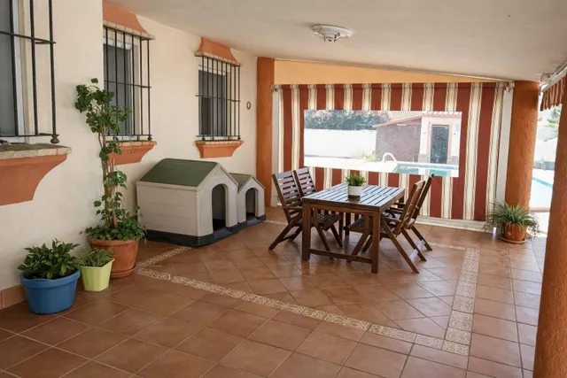 Chalet urbano en Los Gallos. — 27
