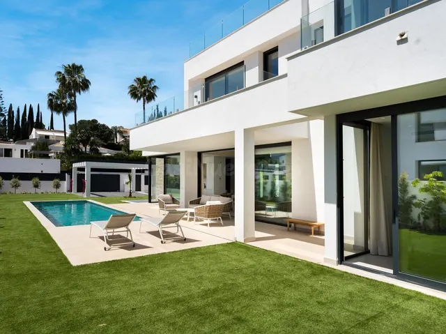 VILLA DE LUJO EN ESTEPONA, MONTE BIARRITZ - foto 4