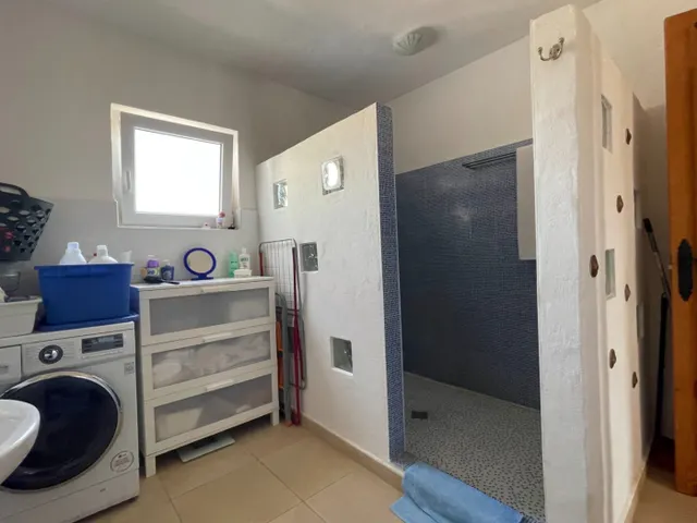 Exclusivo chalet con 9000m2 de parcela — 46