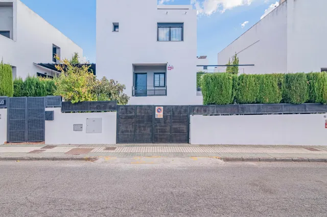 CHALET EN LOMA VERDE