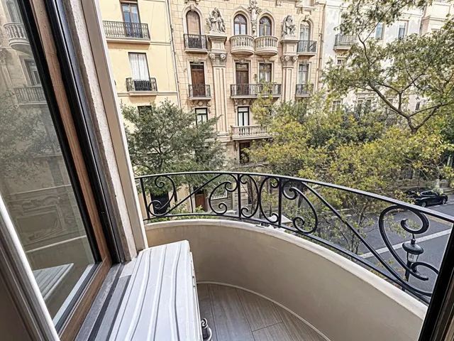 ¡Vive la Gran Vía del Marqués del Turia desde este espectacular piso en Joaquín Costa! — 26