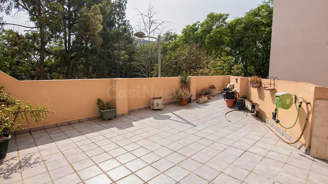 ALQUILER: Amplio piso amueblado con 4D, 2 baños y gran terra
