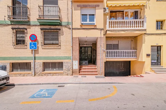 ESTUPENDO PISO  EN LA ZUBIA — 4