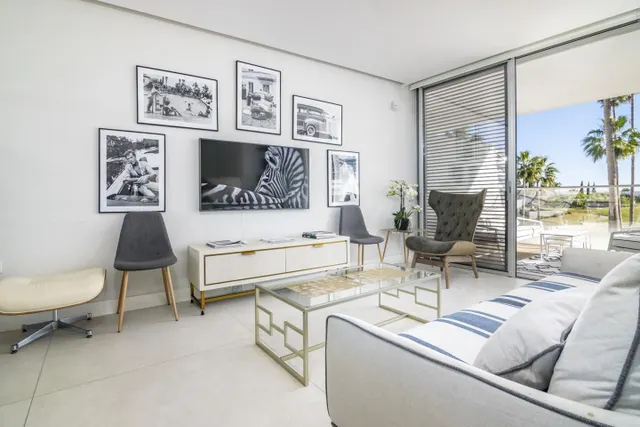Apartamento de 2 dormitorios con vistas al mar en Estepona — 6