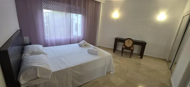 Piso amplio y luminoso de tres dormitorios  en primera línea de playa en Hacienda Beach II-III | CABANILLAS REAL ESTATE — 14