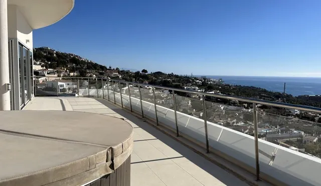 LLAVE EN MANO. ÁTICO IMPRESIONANTE CON ENORME TERRAZA, ORIENTACIÓN SUR Y VISTAS PANORÁMICAS AL MAR — 10