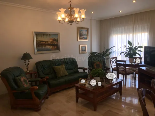 Excelente PISO junto Teatro Cervantes-Abaran. — 2