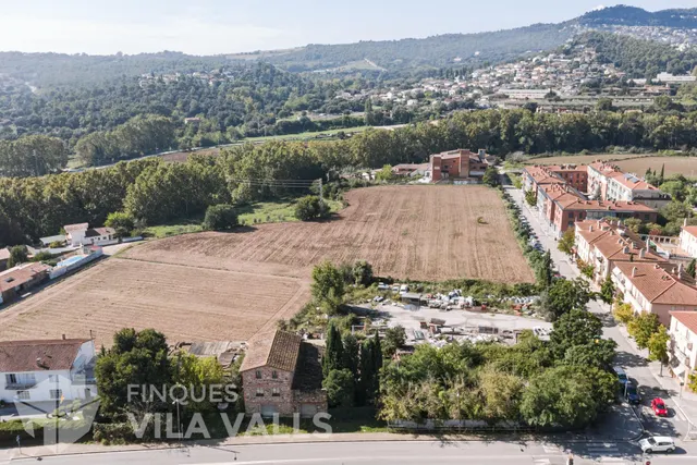 Solar edificable + masia para reformar — 30