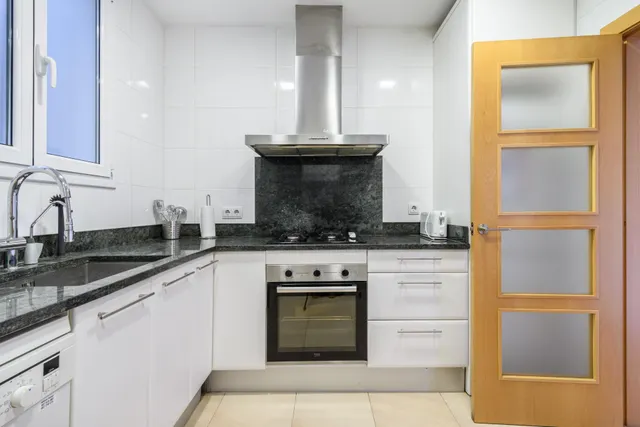 PISO ALTO CON BALCÓN/TERRAZA Y TRES PIEZAS EXTERIORES EN EL EIXAMPLE — 12