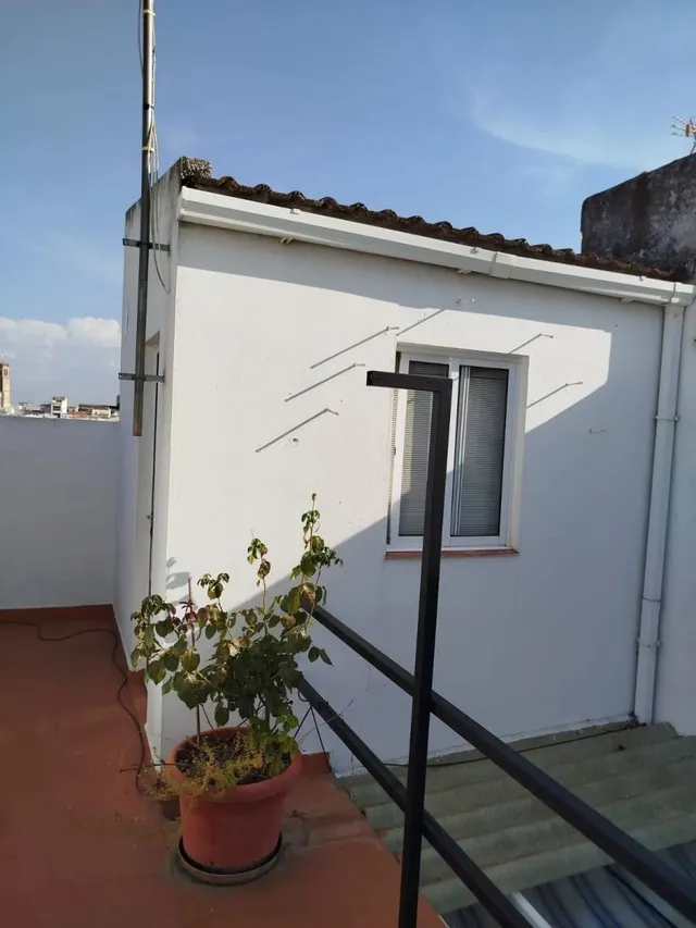 Casa Reformada en Montijo: Luminosa, con Placas Solares, Patio y Nave-Taller — 11