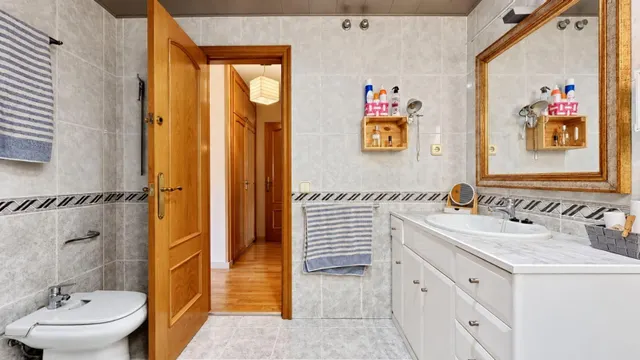 Ático dúplex de 5 dormitorios en el corazón de Valls con garaje privado y piscina — 27