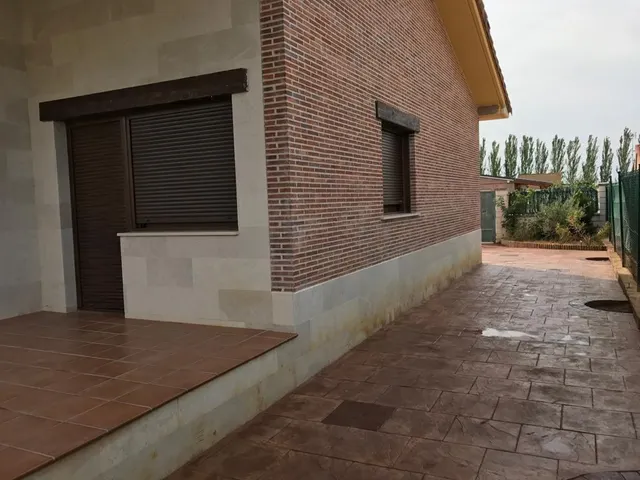 MONCASA VENDE Chalet en urbanización Ctra Carrión — 15