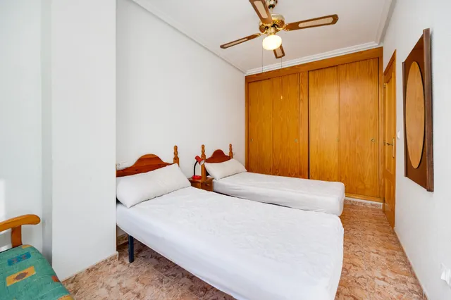 Apartamento de 1 dormitorio con orientación este en el centro de Torrevieja!!! — 9