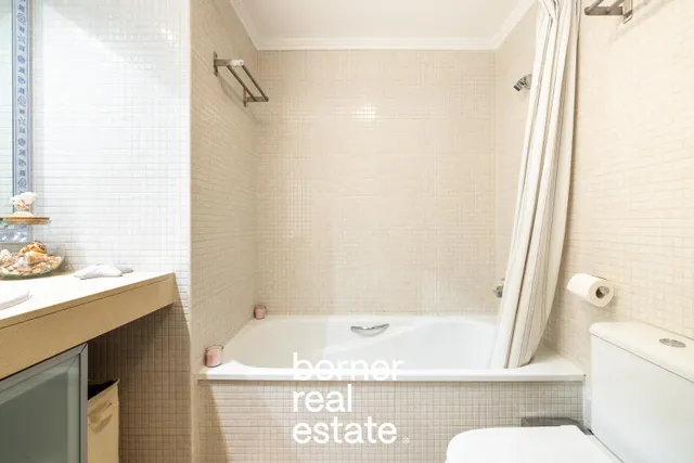 Piso en venta en Calle de Josep Puig i Cadafalch — 44