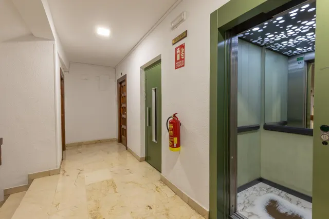 Amplia vivienda en pleno centro de Granada — 47