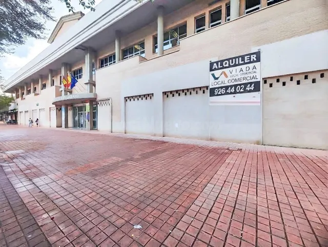 Se alquilan Locales Comerciales Calle Malagon