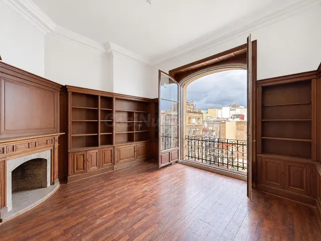 Oficina de 184 m2 con carácter y mucha luz en Passeig de Gràcia — 2