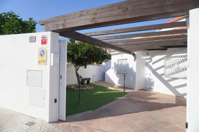 Encantadora Casa de 3 habitaciones en Los Boliches, Fuengiro