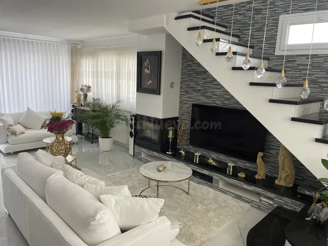 Villa 4 habitaciones 250m² en venta - Urbanización Perla del - foto 4