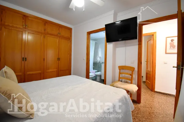 Confort y vistas al mar en este espacioso piso con balcón, gran garaje y trastero junto a la playa — 14