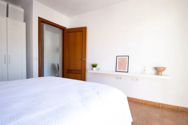 VIVIENDA TOTALMENTE AMUEBLADA CON PATIO INTERIOR — 19