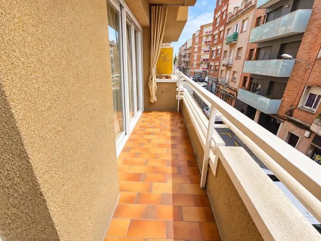 Piso de 4 habitaciones con ascensor en Manresa — 4