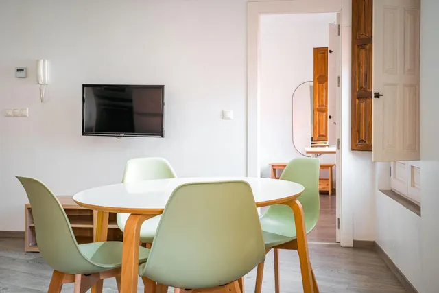 Realejo. Bonito piso amueblado con 2 dormitorios, salón-cocina y baño. Aire acondicionado. — 4