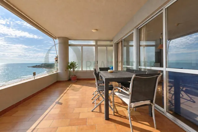Vistas abiertas al mar y gran terraza en Cabo de las Huertas · 3 dormitorios y 2 baños — 12