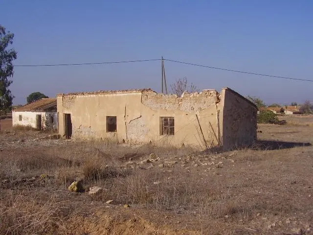 PARCELA CON VIVIENDA EN PURIAS 28.000 M2