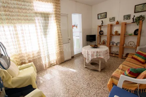 Casa en planta baja muy acogedora y semireformada.