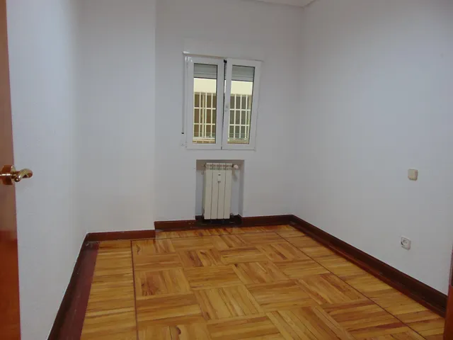 PISO DISPONIBLE EN ALQUILER CALLE CARTAGENA PROSPERIDAD — 11