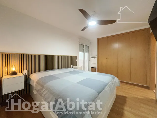 ¡Hogar de lujo! Amplio, sofisticado y reformado, con patio y garaje, todo amueblado — 13