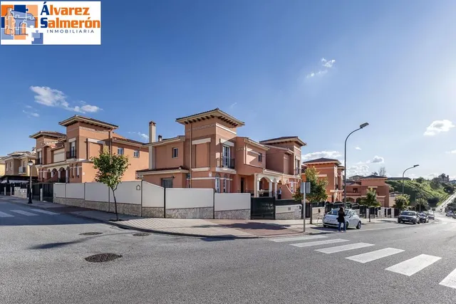 Casa pareada con piscina y vistas despejadas en Huétor Vega — 37