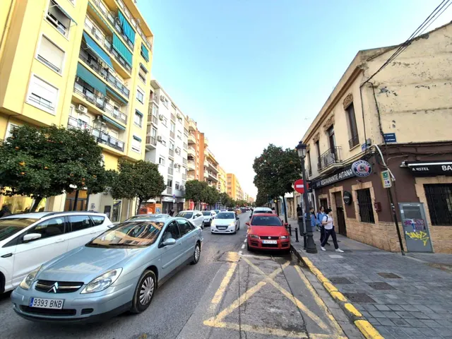 AMPLIO LOCAL COMERCIAL EN  ZONA BENICALAP DE UNOS 200 METROS — 16