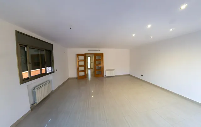 CASA ESQUINERA DE 5 habitaciones EN BARENYS — 34