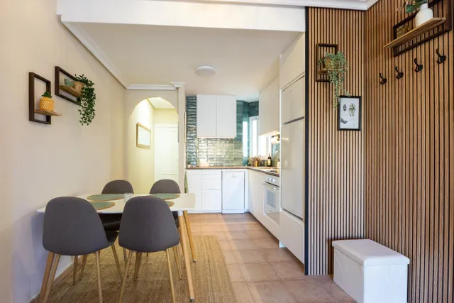 Ático renovado con estilo y balcón cerca de la playa — 7