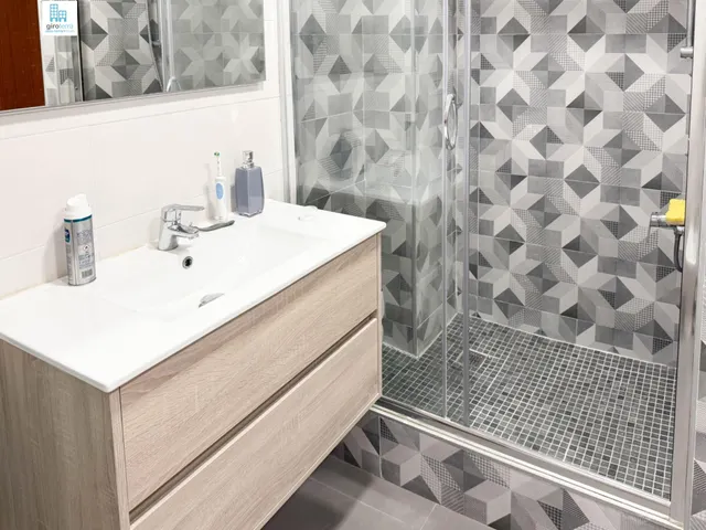 PLANTA BAJA CON GARAJE EN VENTA — 28