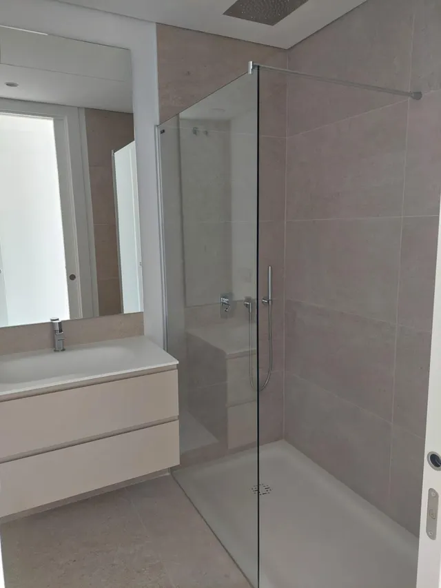 Espectacular Ático de Lujo con solarium, piscina privada y vistas al mar. 4 dormitorios y 4 baños. Benahavis — 24
