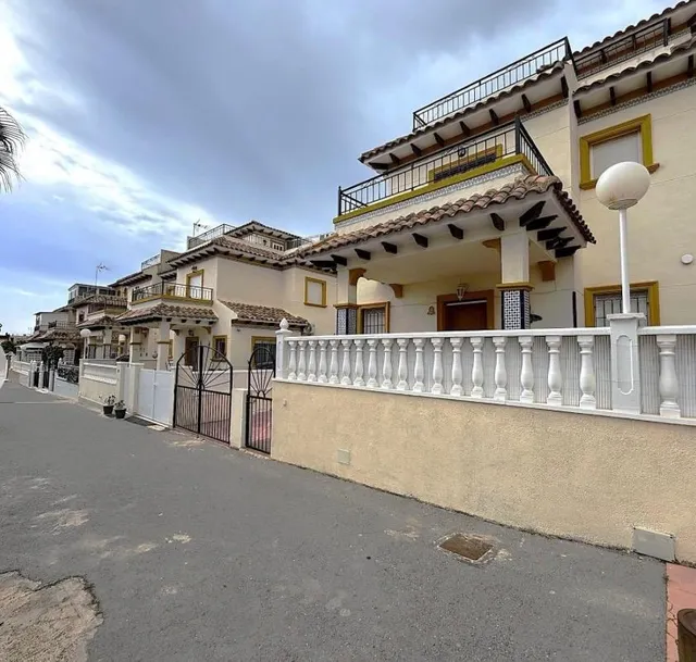 Impecable Adosado en Rocío del Mar, Orihuela Costa - €220.000 — 23