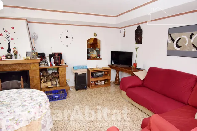 ESPACIOSO Y MUY LUMINOSO CON 4 DORMITORIOS — 7