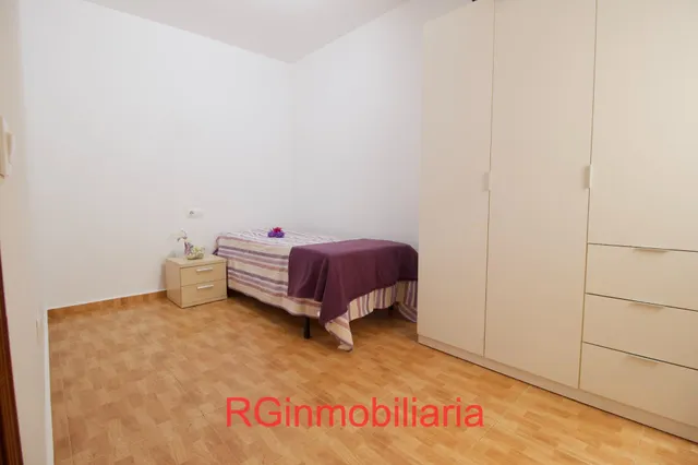 Apartamento 2 habitaciones, patio, trastero y zona aparcamiento. — 11