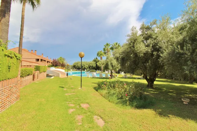 Exclusivo adosado en vistahermosa, Alicante — 439 m2 y dos grandes terrazas — 42
