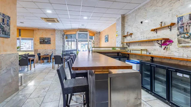 Local comercial listo para restaurante en pleno centro de Torrevieja — 17